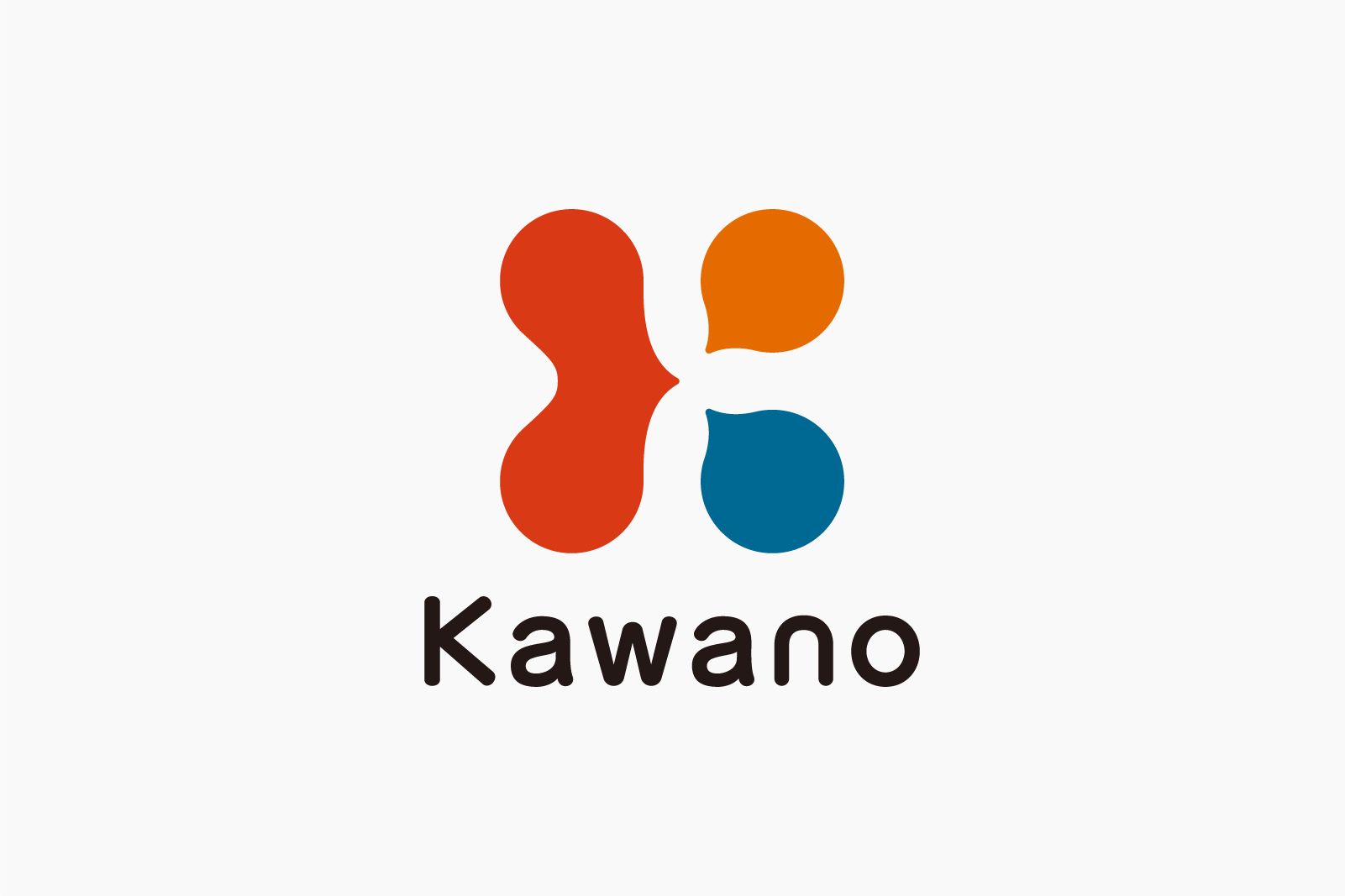 オレンジ・青・赤の抽象図形と「Kawano」の文字によるロゴ